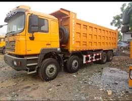 A picture of 2022 Known SHACMAN 30 TONS