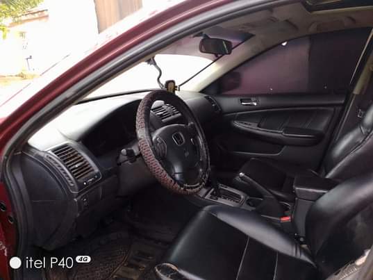 A picture of Honda Accord 04