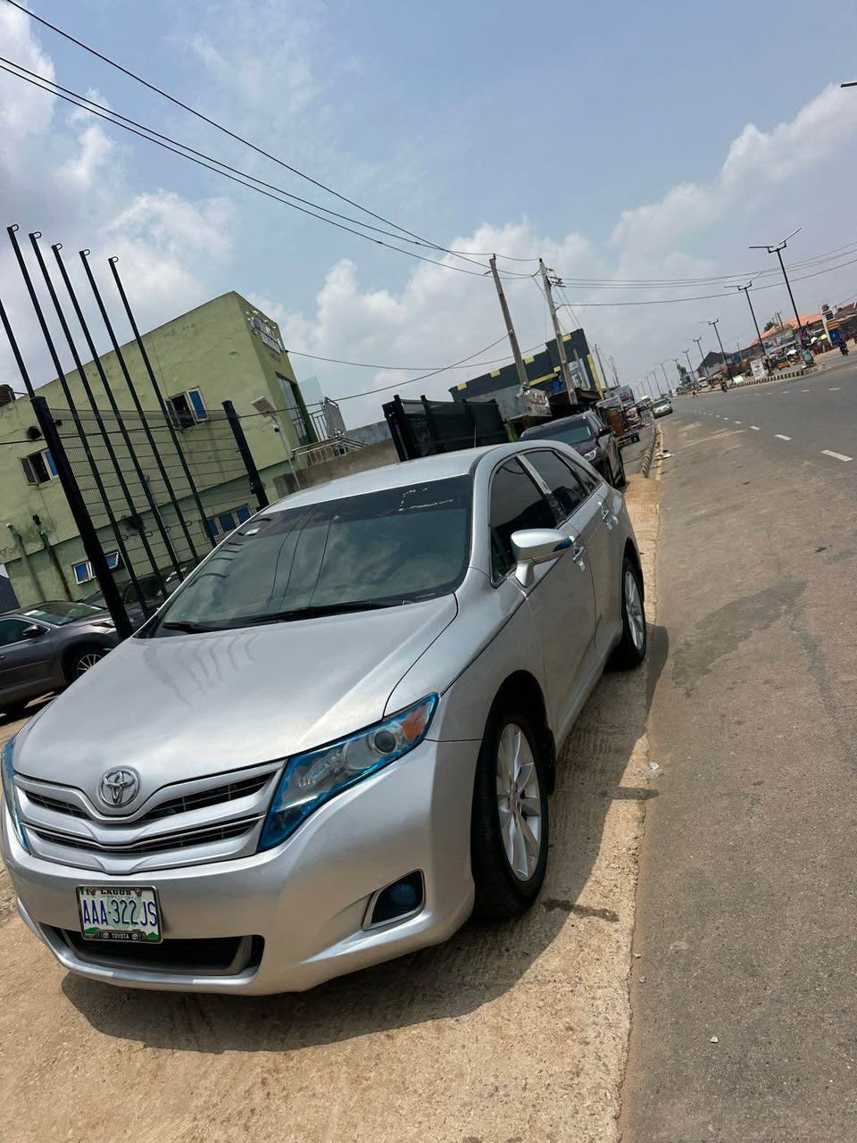 A picture of Amazing deal is here for grabs Used Toyota Venza 2013