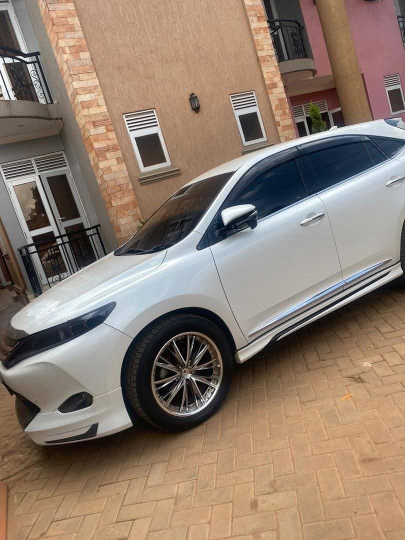 A picture of 2015 Toyota harrier toyota