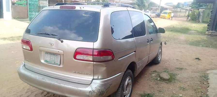 A picture of Engine and gear is working perfectly but the AC need