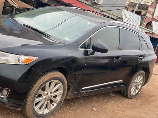 A picture of 2012 Toyota Venza First body pan Toks standard Untampered Engine