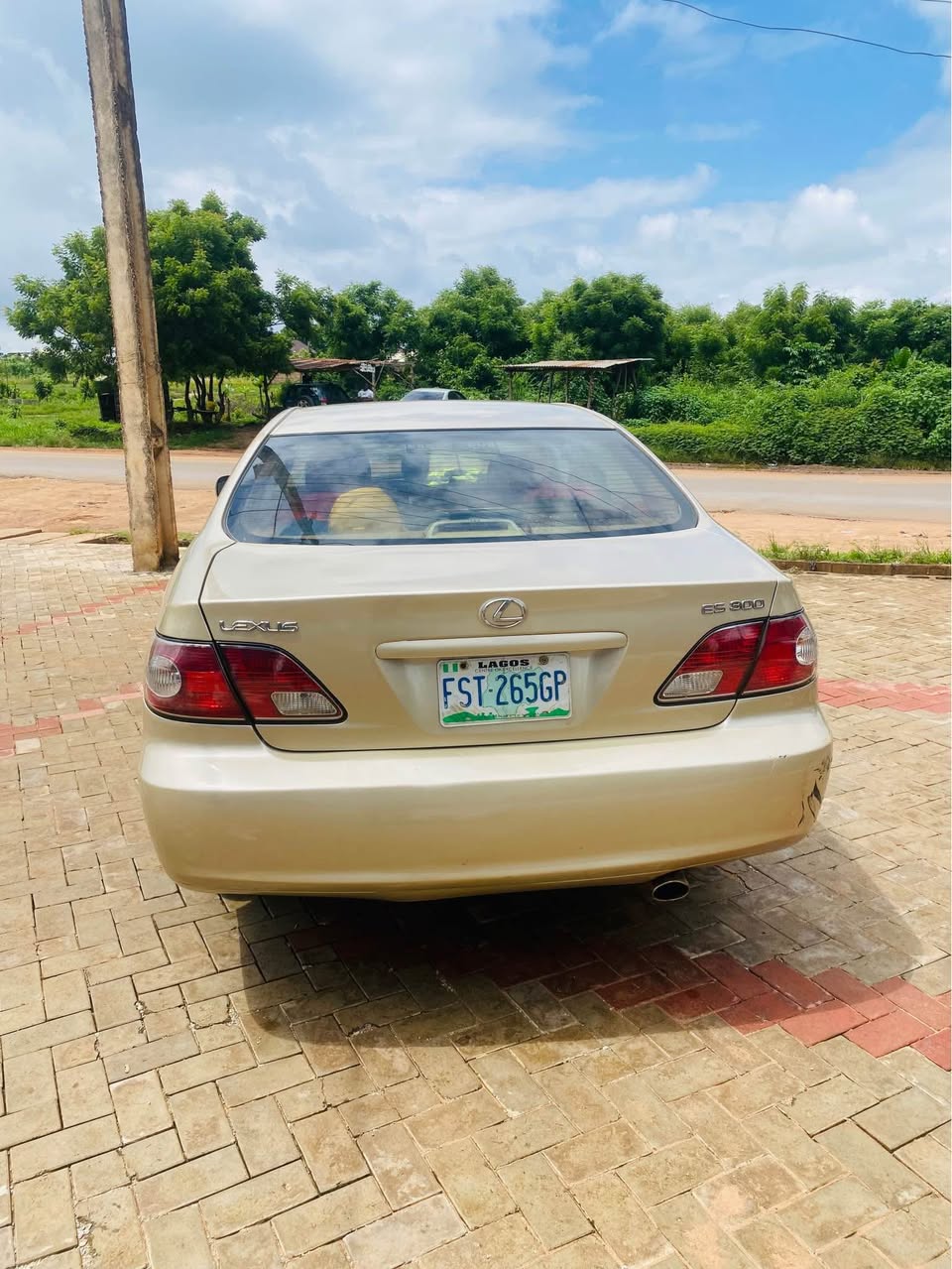 A picture of Lexus ES330