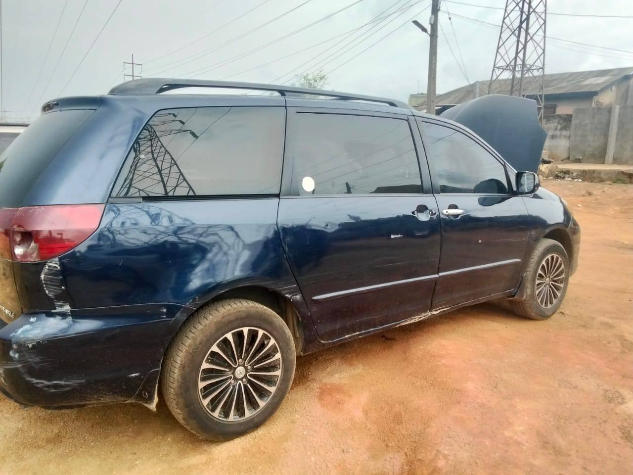 A picture of Toyota sienna buy and drive last price is 3 6m