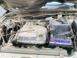 A picture of highlander available nothing to fix buy and drive Price 2