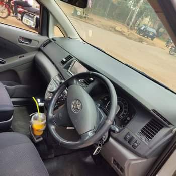 A picture of Toyota isis