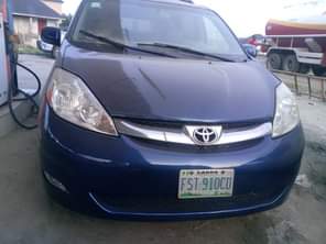A picture of Toyota big sienna Not first body AC chilling Very sharp