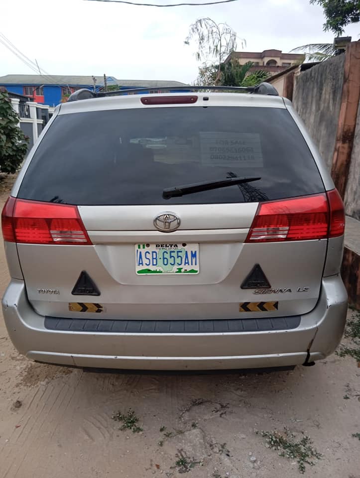 A picture of Toyota Sienna 05 automatic transmission