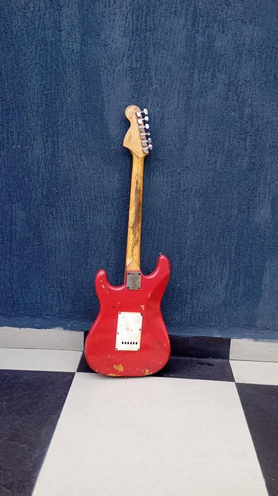 A picture of UK USED LEAD GUITAR