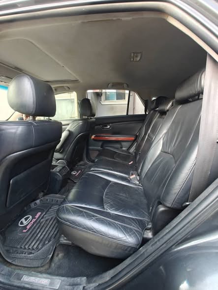 A picture of 2005 Rx330 Lexus