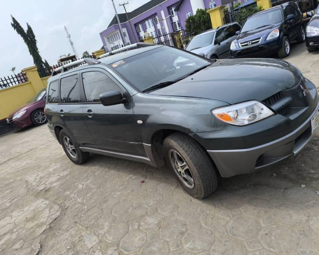 A picture of Tokunbo 2006 Mitsubishi Outlander