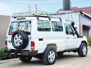 A picture of  LANDCRUISER_HARDTOP_0620356906