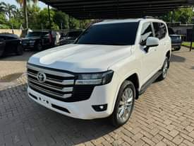 A picture of Landcruser for sale price 340 call 0715100028