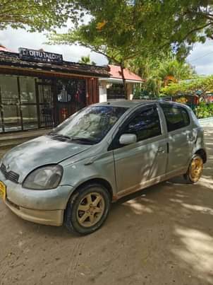 A picture of Toyota vitz old