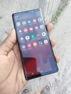 A picture of Samsung note 9