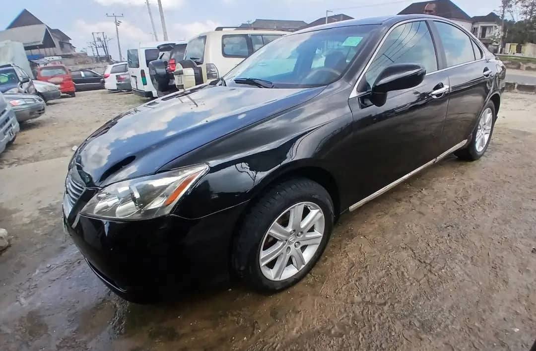 A picture of DISTRESS SALE BELGIUM GRADE LEXUS ES350 PRICE 6 5M SETTLES