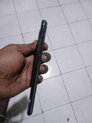 A picture of 11 pro max GB64 TT FACE BATTER 76 750k