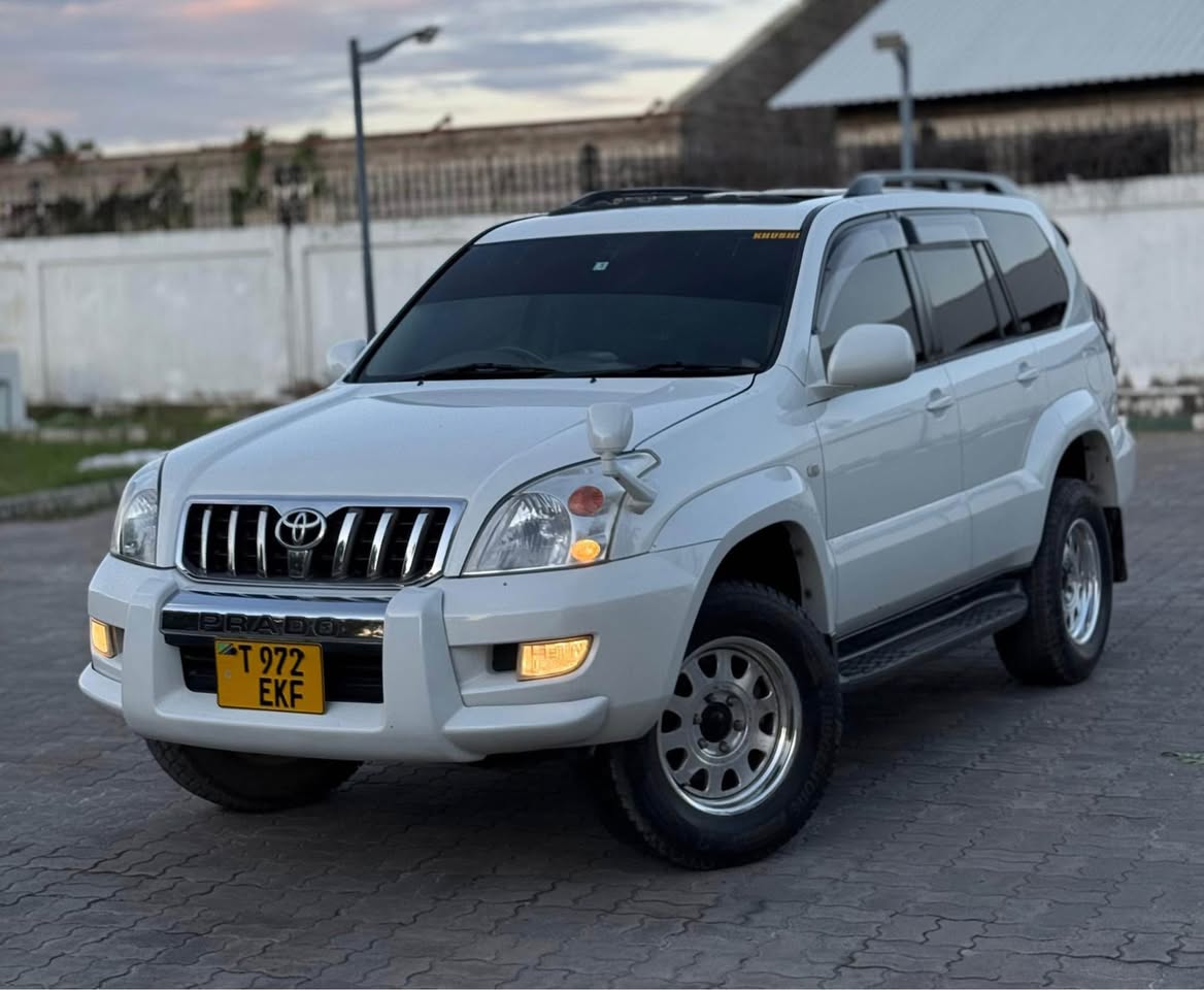 A picture of LAND CRUISER PRADO 120 DISEL ENGINE