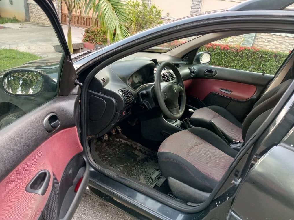 A picture of  Super distress 2005 Peugeot 206 wagon Manuel with super