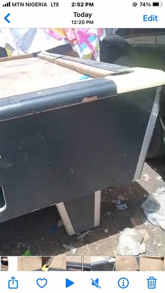 A picture of Snooker billiard board