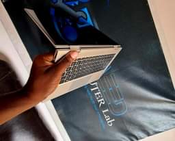 A picture of Hp laptop touchscreen