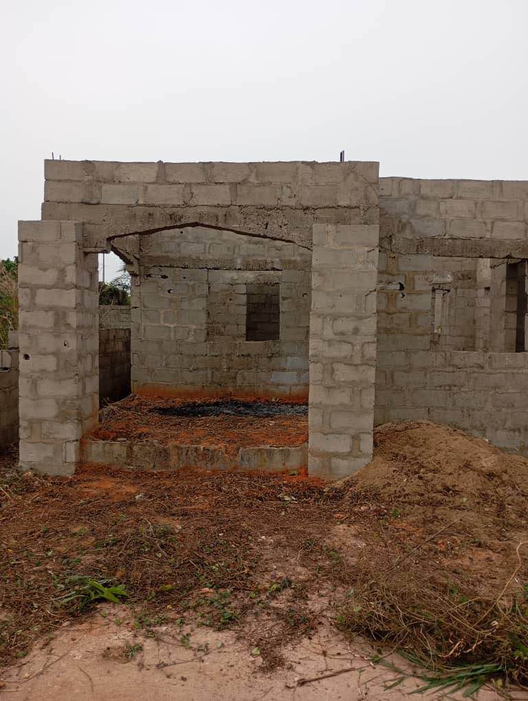 A picture of 2 bedroom and 2 room and Palor self contain fenced