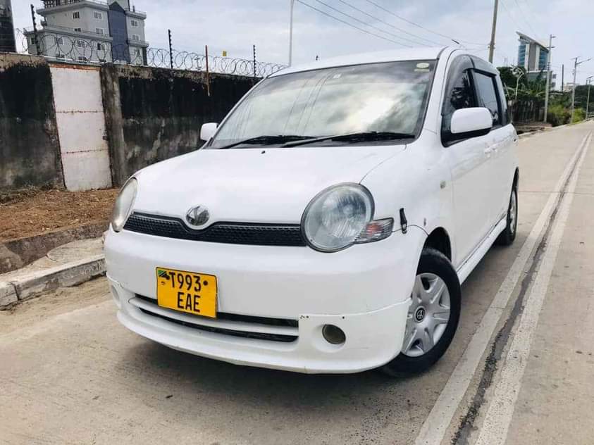 A picture of Toyota sienta