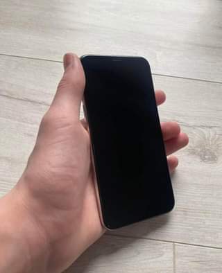 A picture of iPhone x Gb128 BH 100 Face ID Available
