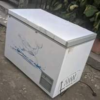 A picture of Nanunua Mafriji mabovu popote nakuja nicheki