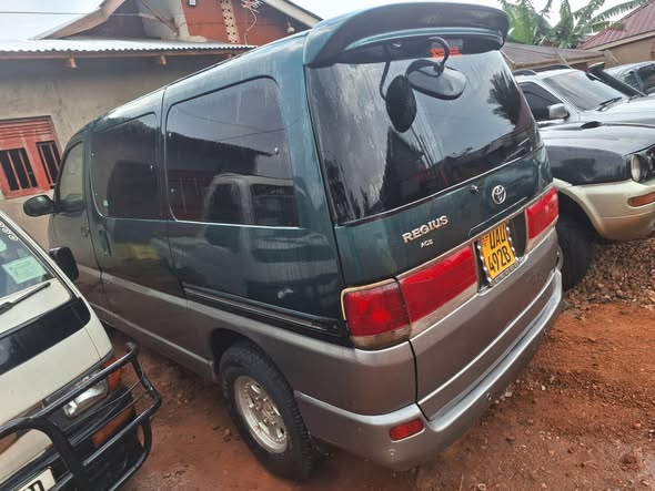 A picture of 2002 Toyota 2001
