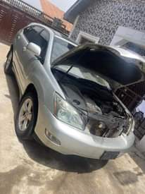 A picture of Toyota Lexus RX 330