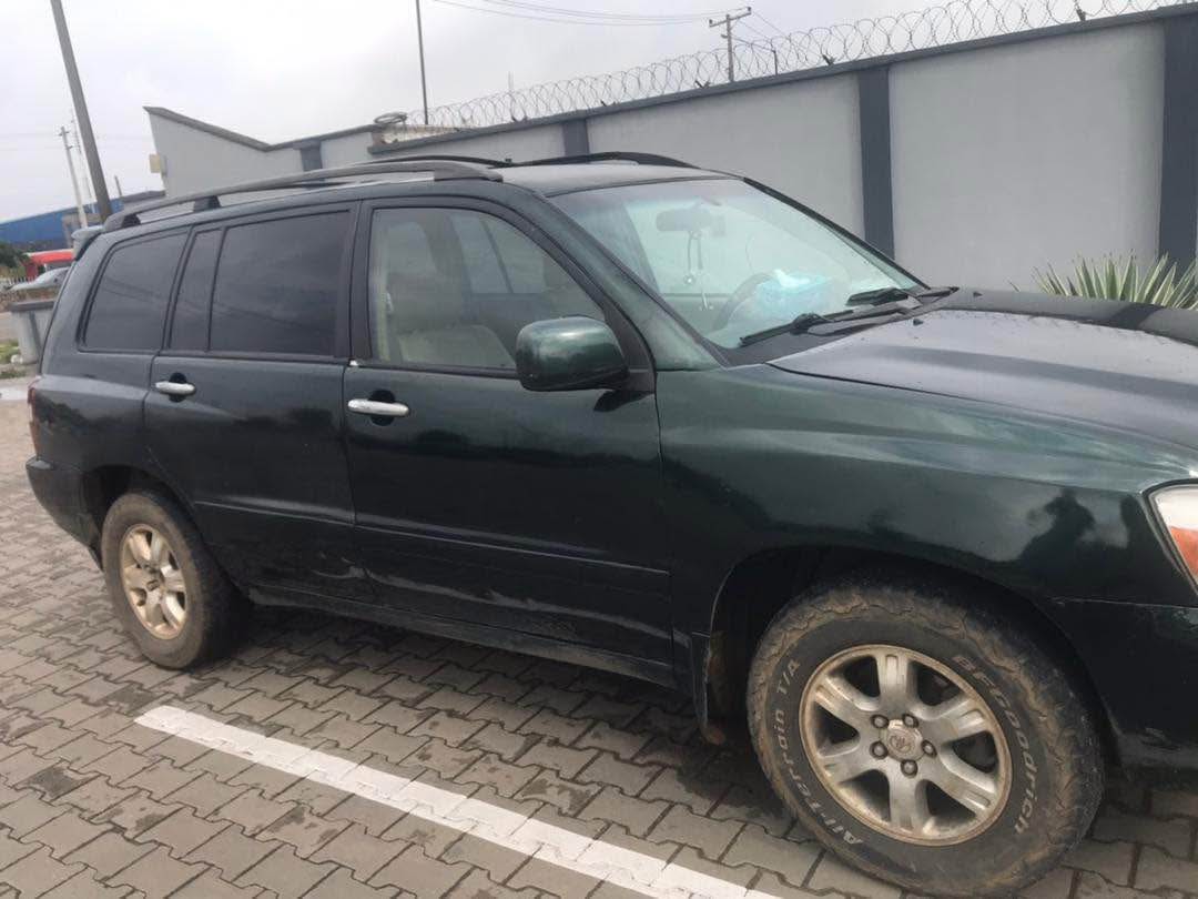 A picture of 2001 TOYOTA Highlander