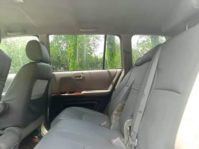A picture of Toyota Highlander 2004 model 3 sitter 4 sale