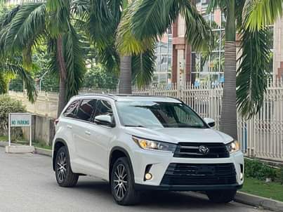 A picture of FOR SALE FOREIGN USED 2018 HIGHLANDER SE WITH FULL DUTY