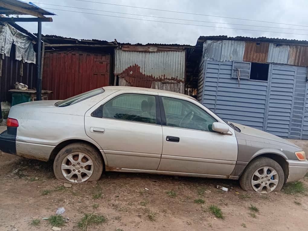A picture of Toyota Camry droplight pure first body
