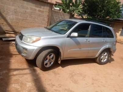 A picture of 2003 Toyota Rav4 4by4