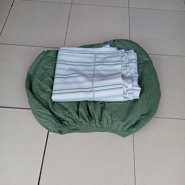 A picture of Elegant Second Hand Beddings only