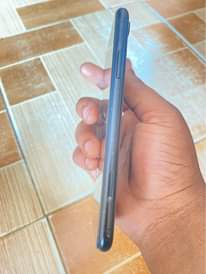 A picture of IPHONE XR