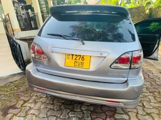 A picture of TOYOTA HARRIER OLD MODEL