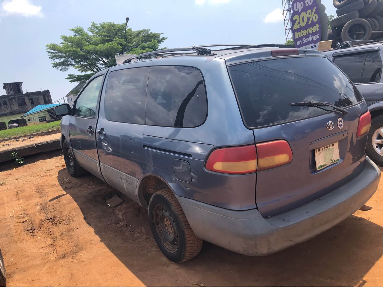 A picture of Toyota sienna