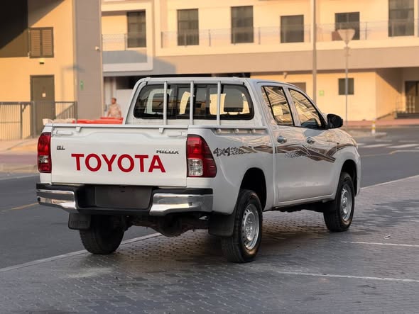 A picture of Toyota Hilux pickup model 2016 petrol automatic transmission 4 4