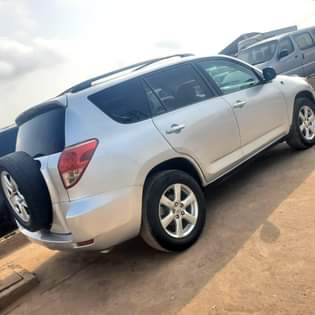A picture of Toyota rav4