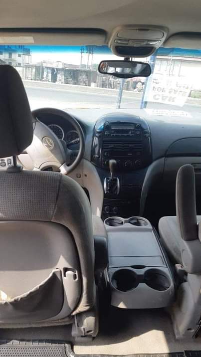 A picture of 2004 Toyota Sienna