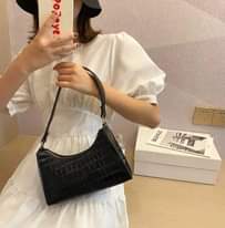 A picture of Hand and shoulder bags