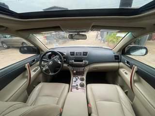 A picture of TODAY DEAL FEW MONTHS USED Registered First body Toyota highlander