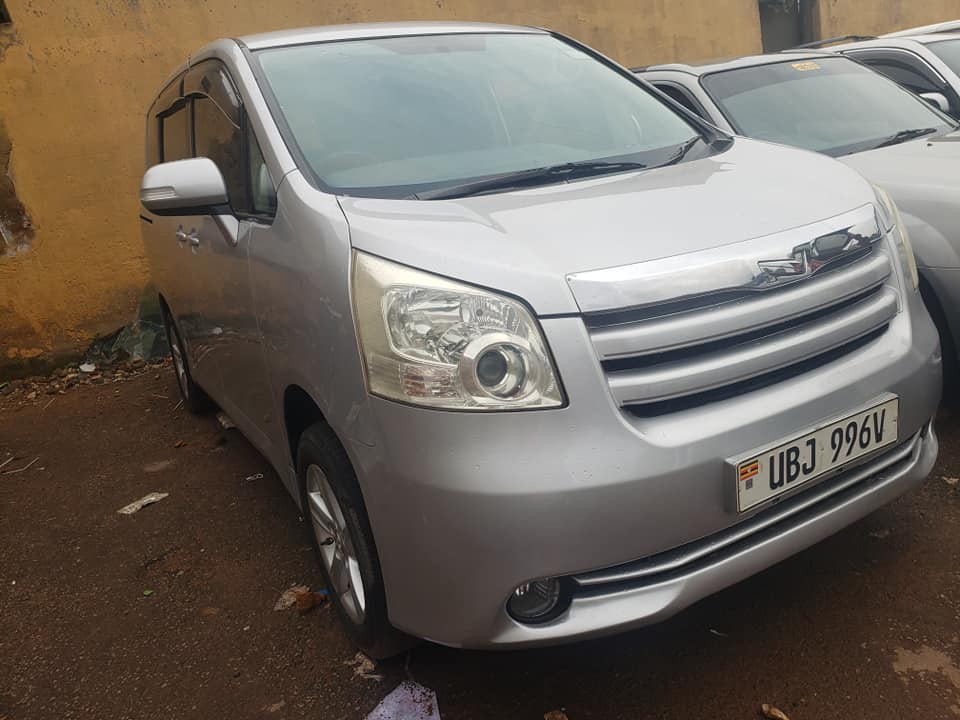 A picture of Toyota Noah