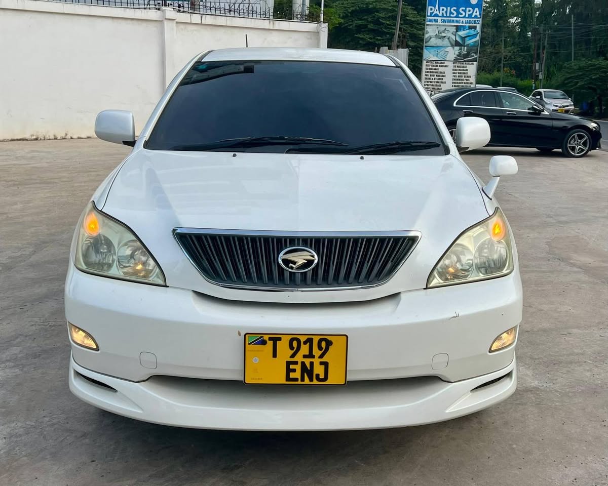 A picture of PRICE 28 8M TOYOTA HARRIER Contact 0769265727