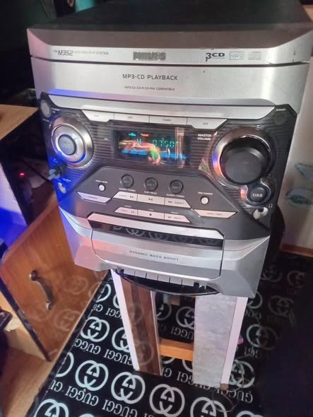 A picture of Philips 3 loader cd