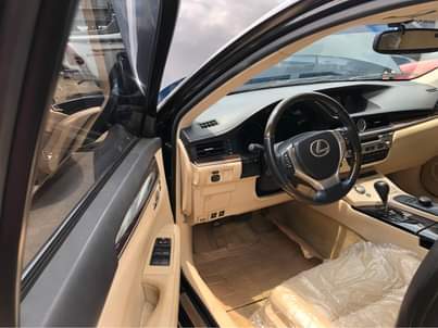 A picture of Lexus es 350 2014 model