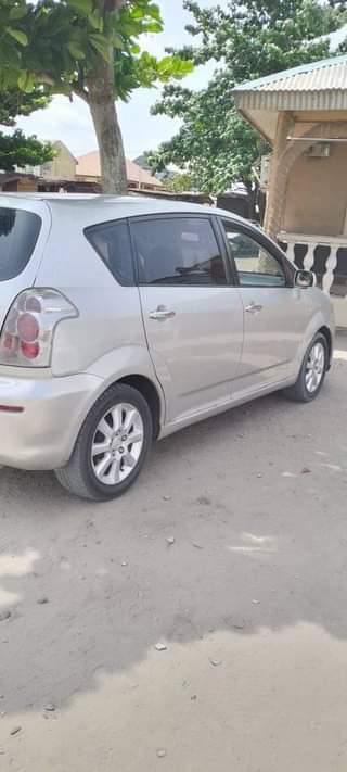 A picture of 2005 Toyota Corolla verso